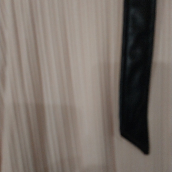 Maison Tara black leather and turtle neck - Picture 7 of 7